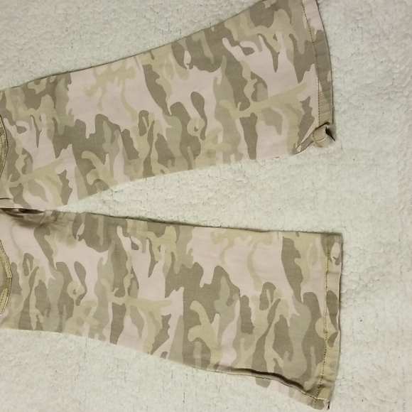 Levi's Girl's Stretch Flare Camo Jeans - Picture 10 of 12
